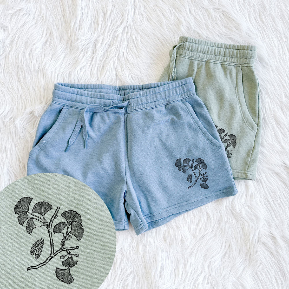 Ginkgo Biloba - Ginkgo Tree Stem with Leaves - Women's Cali Wave Shorts