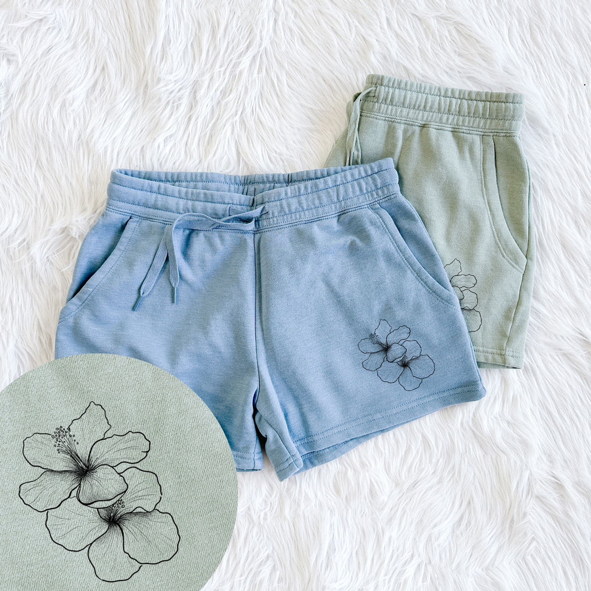Hibiscus Flowers - Women's Cali Wave Shorts