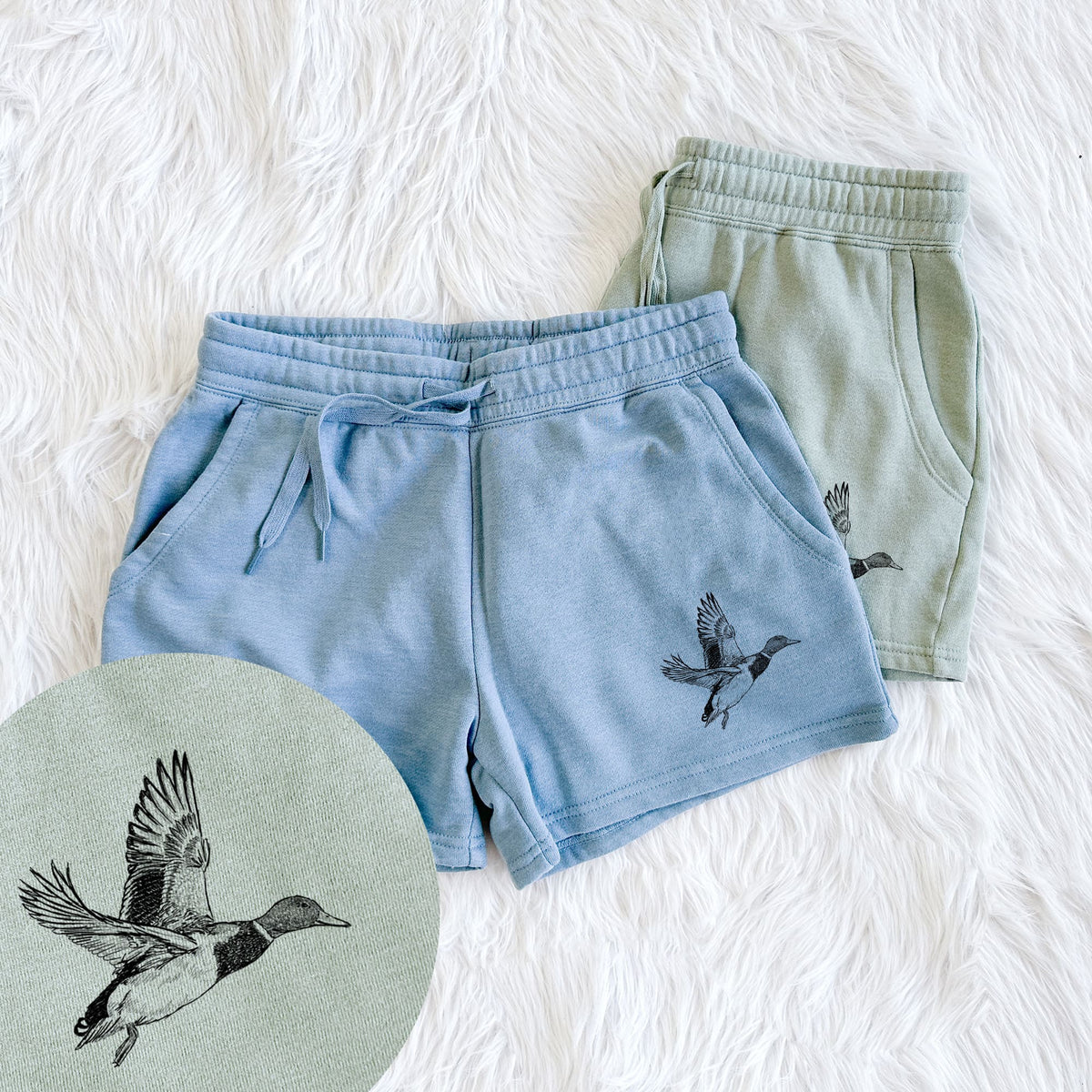 Male Mallard Duck - Anas platyrhynchos - Women's Cali Wave Shorts