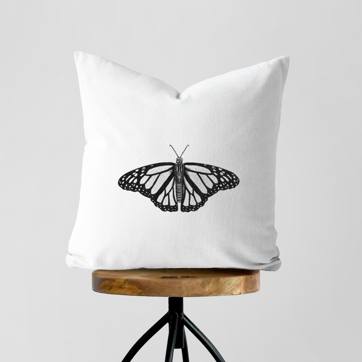Danaus plexippus - Monarch Butterfly - Throw Pillow Cover