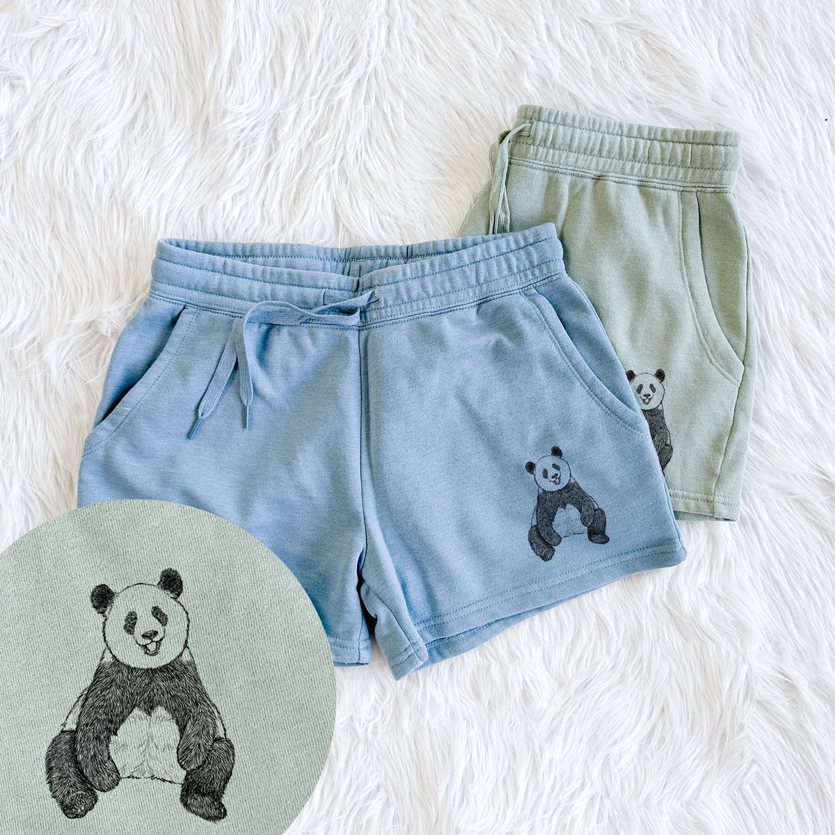 Ailuropoda melanoleuca - Giant Panda Sitting - Women's Cali Wave Shorts