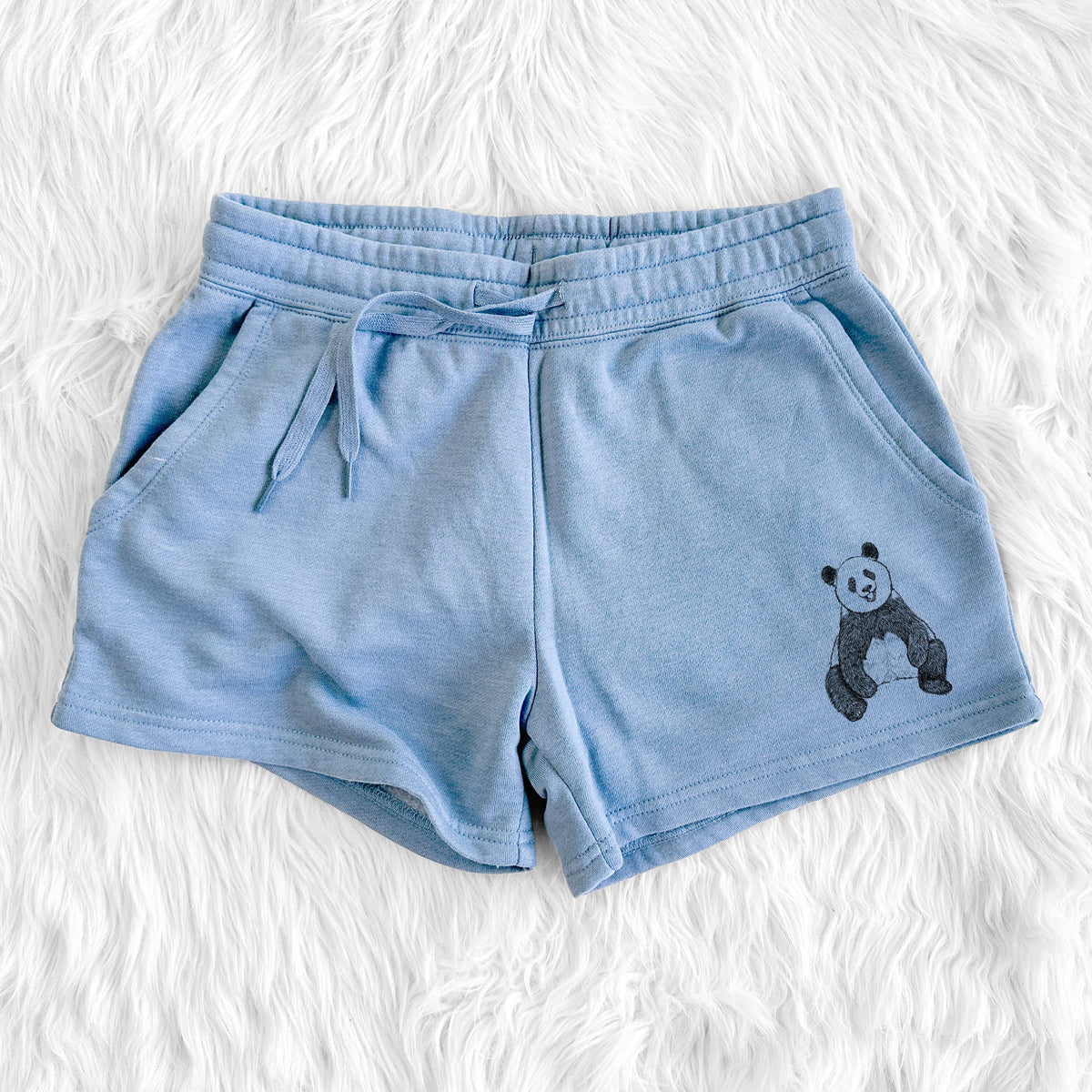 Ailuropoda melanoleuca - Giant Panda Sitting - Women's Cali Wave Shorts