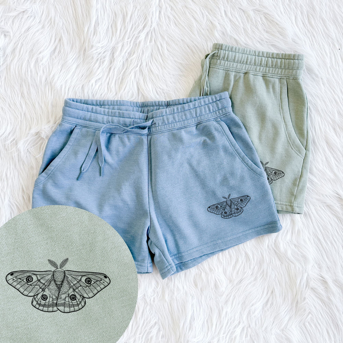 Saturnia pavonia - Small Emperor Moth - Women's Cali Wave Shorts
