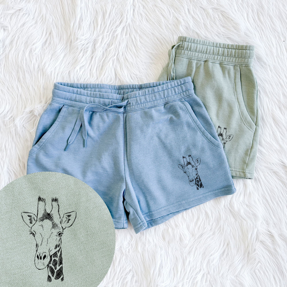 Southern Giraffe - Giraffa giraffa - Women's Cali Wave Shorts
